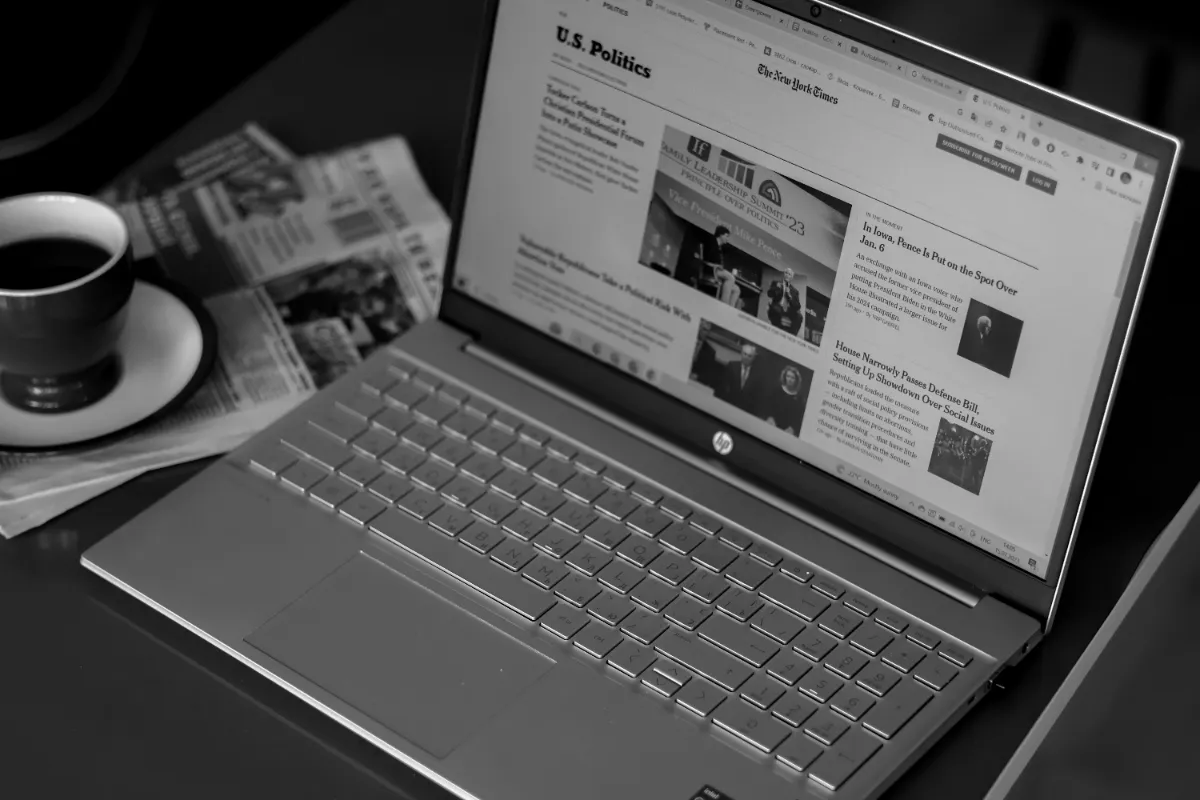 Reading a web page on a tidy screen